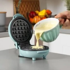 Giles & Posner Mini Waffle Maker -Home Accessories Store 395094 giles and posner mini waffle maker 2